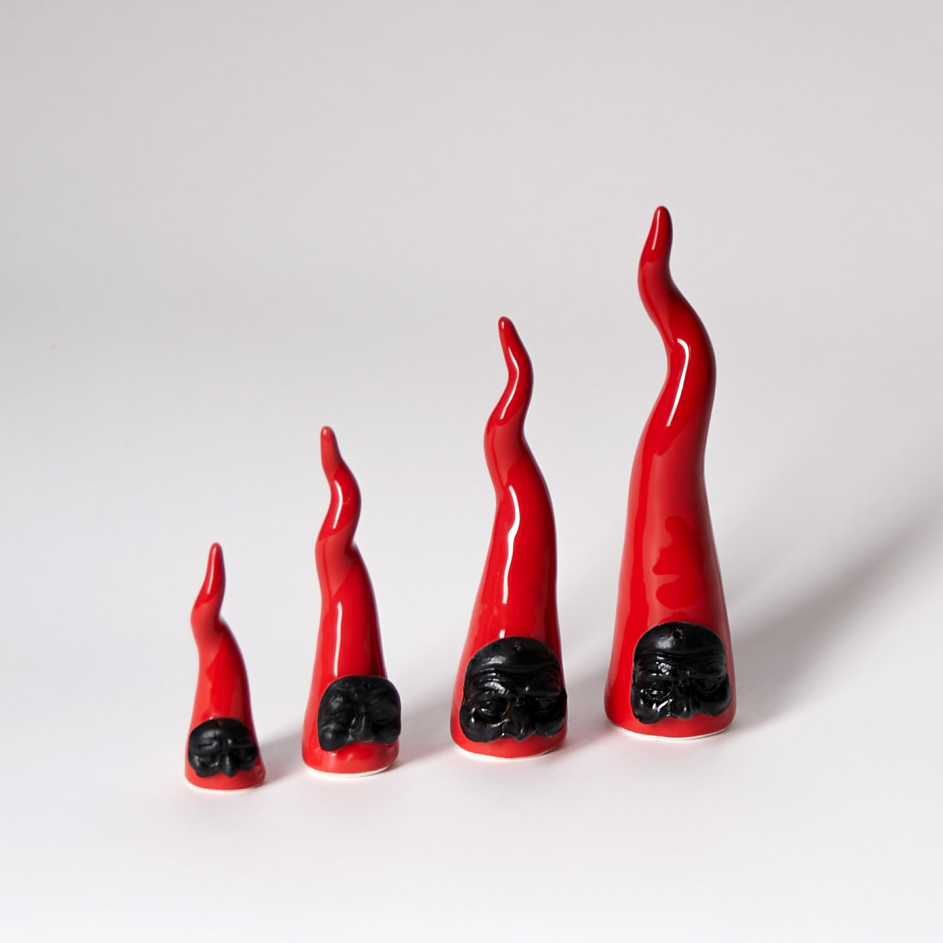 CORNO SMALTATO CON MASCHERA